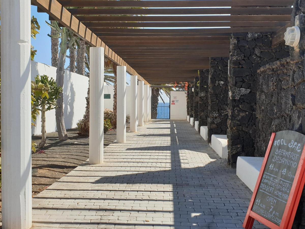 Casa A Primera Linea De Mar Costa Teguise Exterior photo