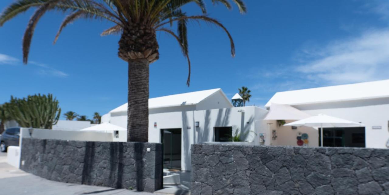 Casa A Primera Linea De Mar Costa Teguise Exterior photo