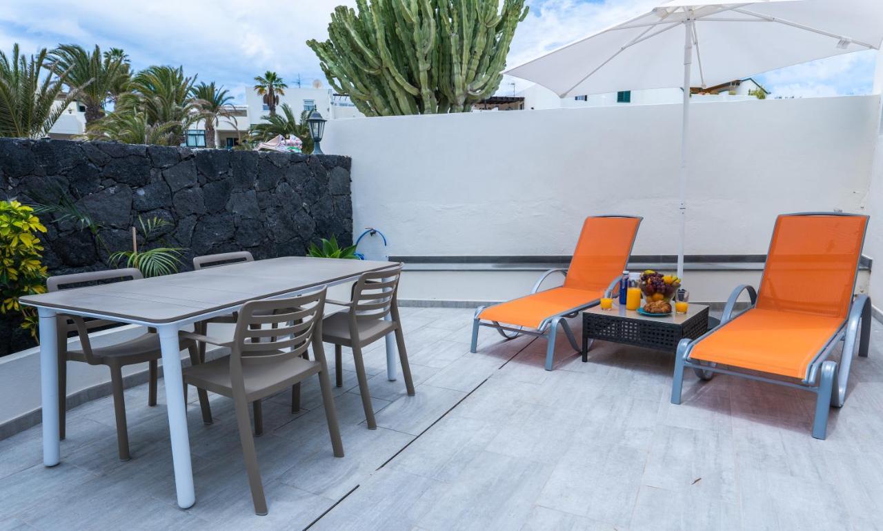 Casa A Primera Linea De Mar Costa Teguise Exterior photo