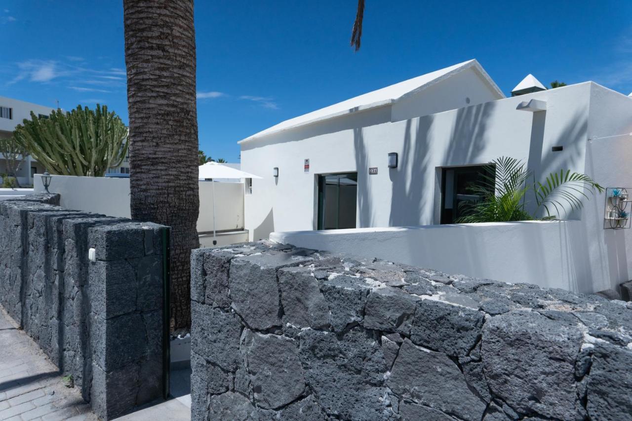 Casa A Primera Linea De Mar Costa Teguise Exterior photo