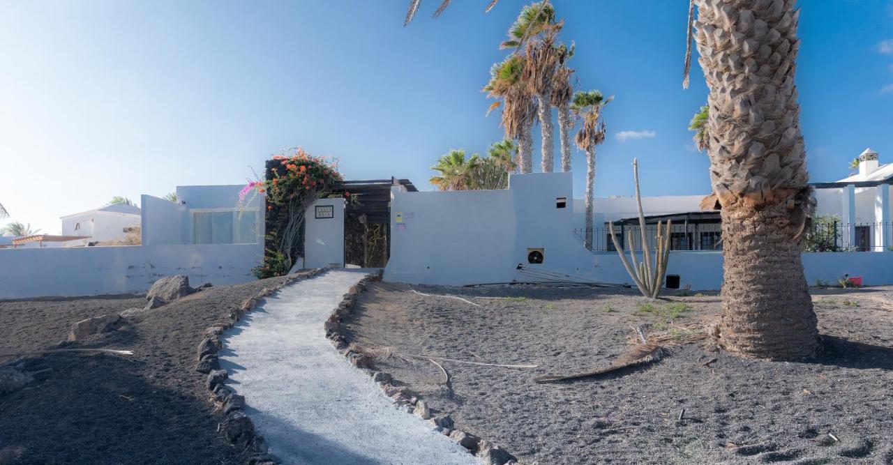 Casa A Primera Linea De Mar Costa Teguise Exterior photo